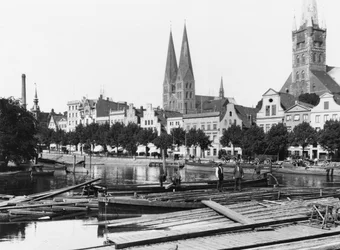 Faeladás a Trave folyón, Lübeck, 1910 körül